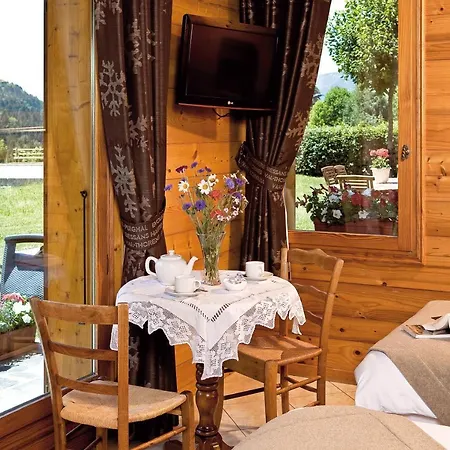 La Passerelle Au Calme Proche La Clusaz Et Grand Bornand Bed & Breakfast